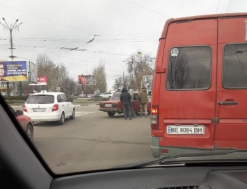 В Николаеве компания молодчиков на BMW избила пассажиров «ВАЗа». ВИДЕО