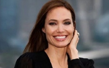 "Наша красавица снова расцвела": Анджелина Джоли очаровала фанатов стильными образами