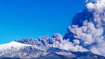 На Сицилии активизировался вулкан Этна, отменена часть авиарейсов