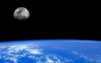 Астрономы обнаружили, что земная атмосфера тянется дальше Луны