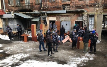 В Харькове разгромили офис "черных риелторов" - СМИ