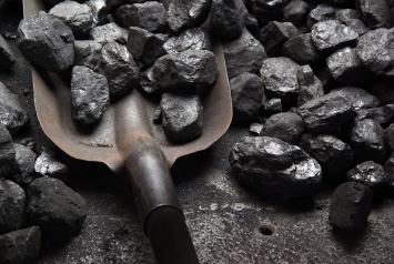 Раскрыта контрабандная схема поставки угля в Украину: «Не только хорошо горит, но и незаметно»