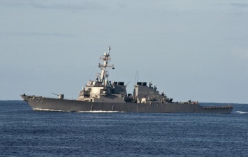 Охранять и угрожать: названы причины визита эсминца США в Черное море