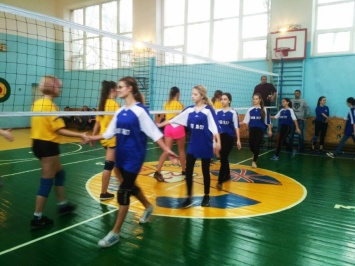 В Николаеве прошли соревнования по волейболу среди школьниц
