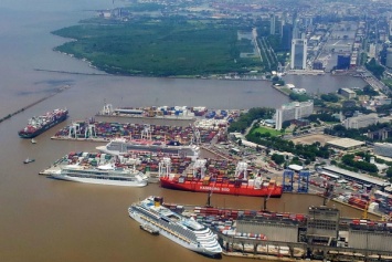 В порту аргентинской столицы два круизных лайнера протаранили друг друга (видео)