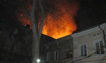 В Одессе горел жилой дом, эвакуировали 40 человек