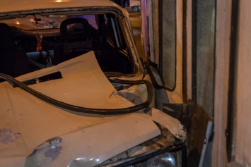 ДТП в Днепре: автомобиль врезался в трамвай