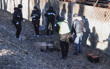 В Киеве нашли тело голой женщины в канаве
