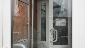 В Виннице разбили окна и дверь в офисе БПП «Солидарность». И ничего не взяли