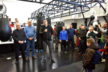 Усик открыл боксерский клуб «Черномор» в Одесском дворце спорта