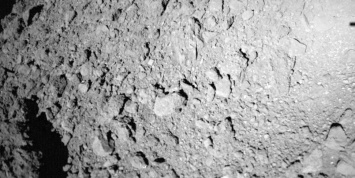 «Хаябуса-2» расстрелял Рюгу танталовым снарядом и сел на астероид