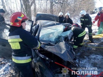 На трассе возле Ровно из-за столкновения Porsche Cayenne и Daewoo Sens погибли три человека