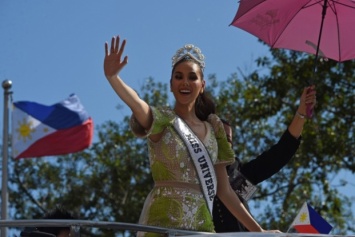 Приезд на родину победительницы конкураса "Мисс Вселенная" превратили в настоящее празднование (фото)