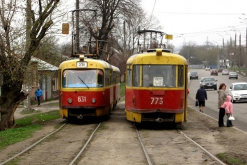 "Видали-видали, но такое...": В Харькове на скорости столкнулись два трамвая (видео)