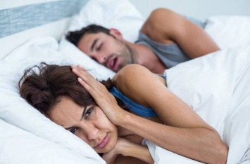 Медики назвали пять преимуществ спать отдельно от супруга