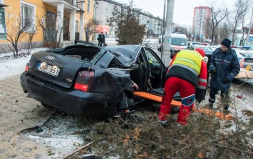 В Киеве "евробляха" влетела на тротуар и сбила пенсионерку