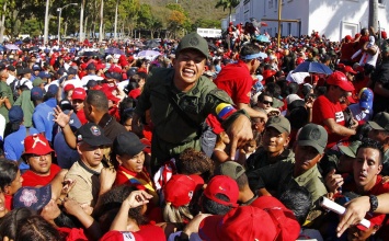 В Венесуэле силовики Мадуро открыли огонь по людям