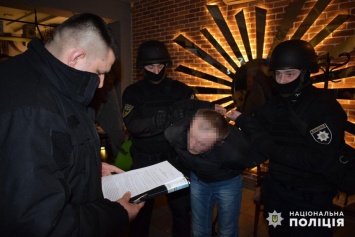 Задержанного в Николаеве сутенера, который поставлял клиентам мальчиков-подростков, могут выпустить под залог