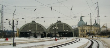 Во Львове из-за угрозы минирования вокзала эвакуировали 700 человек