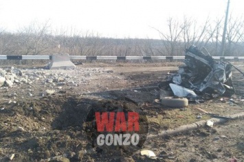 Микроавтобус с гражданскими подорвался на мине в Донецкой области