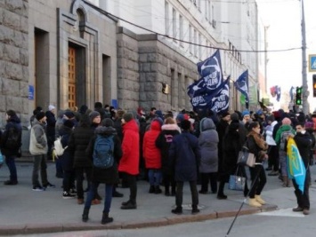 В Харькове митингующие требуют от Кернеса не повышать цены на проезд в городском транспорте