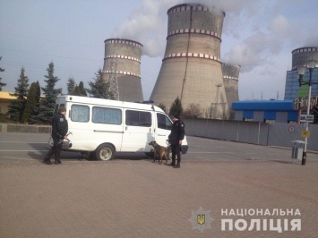 Неизвестный угрожал взорвать аэропорт и АЭС под Ровно и требовал приезда Порошенко. Фото