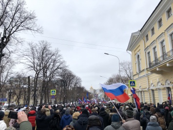 На марш памяти Немцова в Москве вышли более 10 тысяч человек