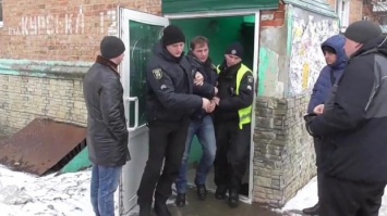 Червакова: Полицейским, которые безосновательно схватили двух граждан за «подкуп избирателей», объявлены подозрения