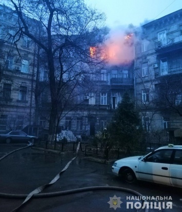 Дом на Ришельевской загорелся из-за незаконных строительных работ - преварительная версия