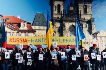 В Праге прошла акция ко Дню крымскотатарского сопротивления оккупации Крыма