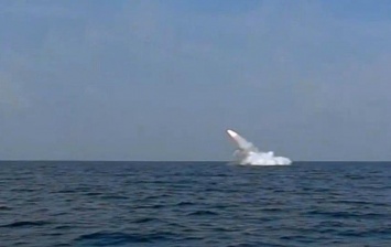 Иран провел первый запуск крылатой ракеты с подлодки