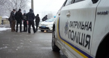 Полицейские на полной скорости протаранили магазин под Киевом: первые кадры ЧП