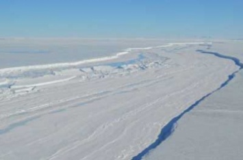 В Антарктиде откололся айсберг размером в два Нью-Йорка (ФОТО)