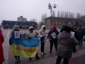 Крым - это Украина. В Мелитополе проходит митинг за деоккупацию полуострова