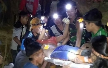 В Индонезии оползень накрыл золотодобывающую шахту: погиб человек, еще 60 под завалами