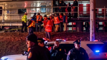 В США два пассажирских поезда протаранили авто, есть погибшие