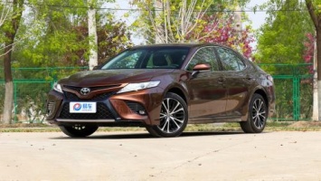 Обновленную Toyota Camry оснастили вариатором вместо «автомата»