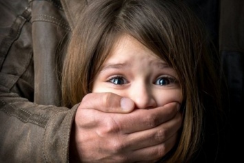 Как в игре: в Британии подросток насиловал 6-летнюю сестру на глазах брата