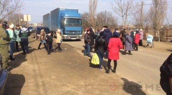Чиновники проигнорировали: жители села в Одесской области начали сбор средств на «лежачих полицейских»