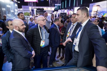 Кличко в Тель-Авиве подписал Меморандум о сотрудничестве в воплощении новейших технологий в городах
