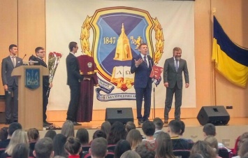 Депутат Новинский получил диплом магистра в Одесской юракадемии