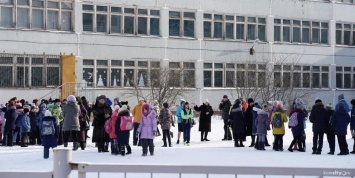Избитый учителем школьник из Комсомольска ударил стулом другого педагога