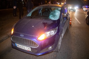 ДТП в Киеве: пешеход бросился под колеса автомобиля (видео)