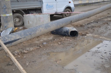 ДТП в Николаеве: водитель наехал на трубу канализационного коллектора и скрылся