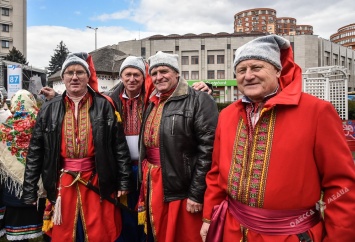Верка Сердючка, китайский дракон и брынза - в Одессе открылась ярмарка