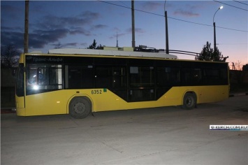 В Керчь прибыл первый из трех обещанных троллейбусов