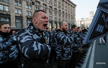 В центре Киева прошел марш Национальных дружин
