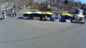 Прошла любовь? В Николаеве торговыми палатками загородили скандальную фотозону