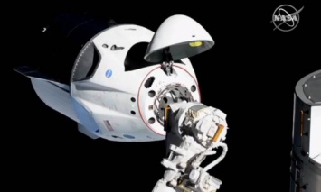 Космический корабль Crew Dragon SpaceX успешно пристыковался к МКС