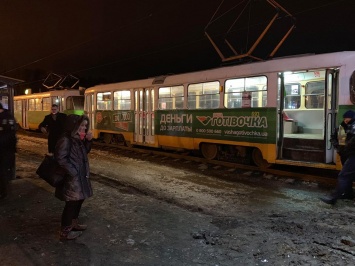В Харькове трамвай насмерть сбил мужчину рядом с остановкой возле ТРЦ